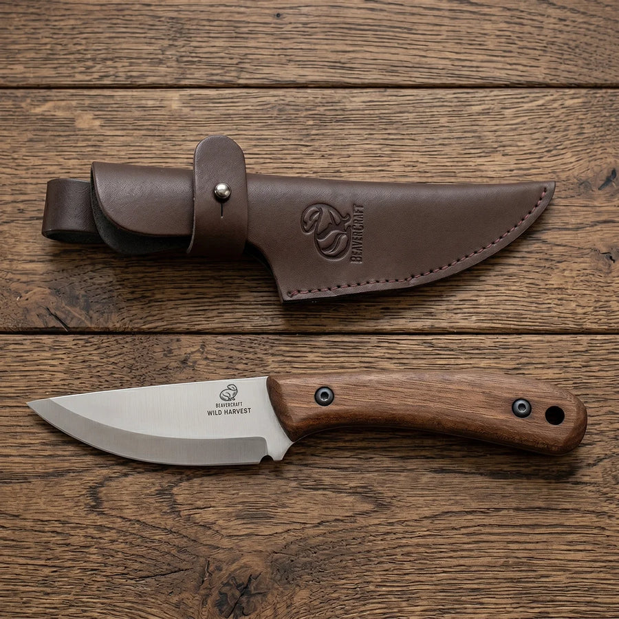 Cuchillo Bushcraft de Acero al Carbono con Mango de Nogal y Funda de Cuero - BSH7 Wild Harvest