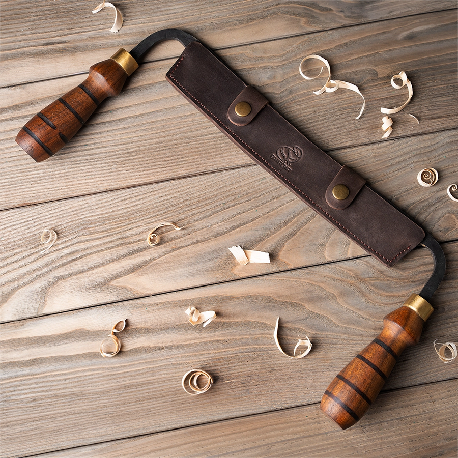 Hand-Forged Drawknife DK4S – Carbon Steel, Walnut Handles & Leather Sheath